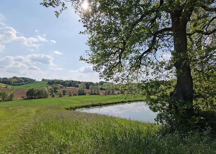 Les Hauts De Grazac, Et Tables D'hotes Bed and breakfast