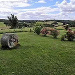 Les Hauts De Grazac, Et Tables D'hotes Bed & Breakfast 3*