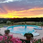Bed & Breakfast Les Hauts De Grazac, Et Tables D'hotes