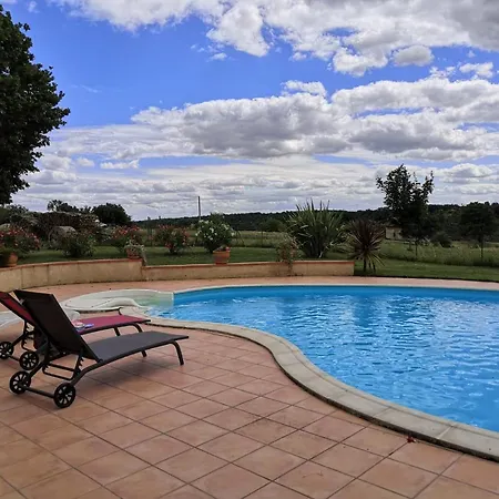 Les Hauts De Grazac, Et Tables D'hôtes Alojamento de Acomodação e Pequeno-almoço 3*