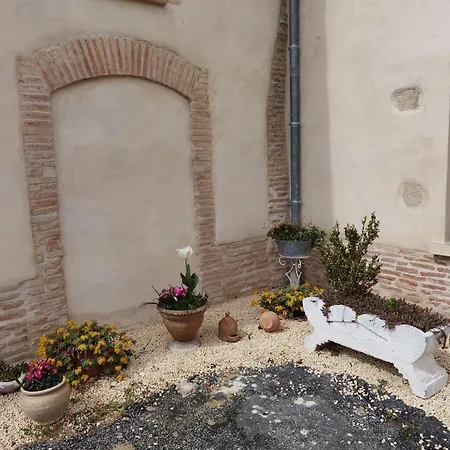 Bed & Breakfast Les Hauts De Grazac, Et Tables D'hotes Grazac (Tarn)