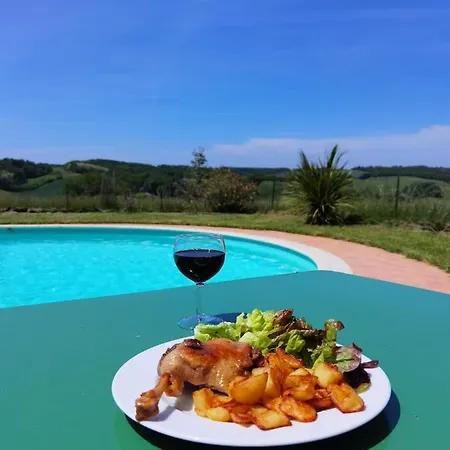 ベッド・アンド・ブレックファスト Les Hauts De Grazac, Et Tables D'hotes Grazac
