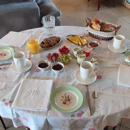 Les Hauts De Grazac, Et Tables D'hôtes