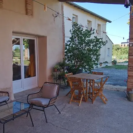 ベッド・アンド・ブレックファスト Les Hauts De Grazac, Et Tables D'hotes Grazac