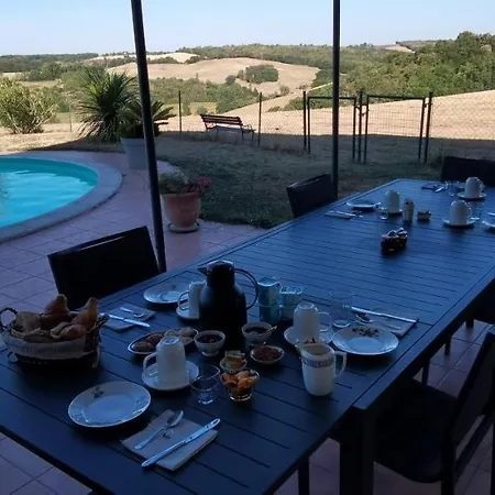 ベッド・アンド・ブレックファスト Les Hauts De Grazac, Et Tables D'hotes *