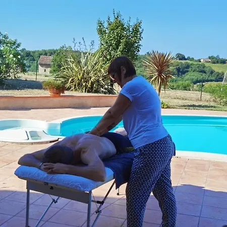 ベッド・アンド・ブレックファスト Les Hauts De Grazac, Et Tables D'hotes *