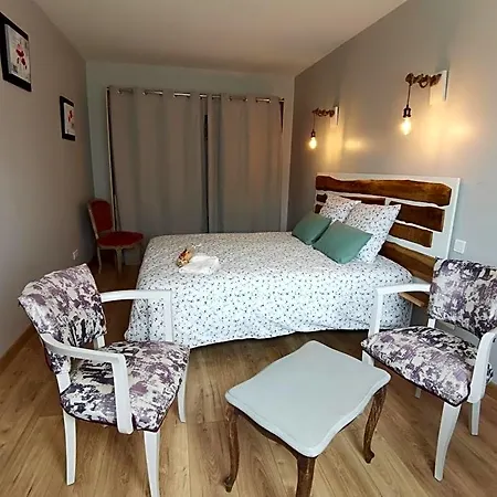 Bed & Breakfast Les Hauts De Grazac, Et Tables D'hotes 3*