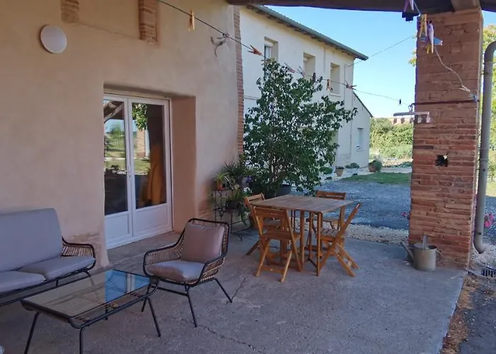 Frühstückspension Les Hauts De Grazac, Et Tables D'hotes Grazac (Tarn)